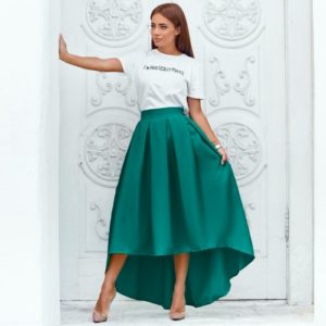 تنورة طويلة غير متناظرة